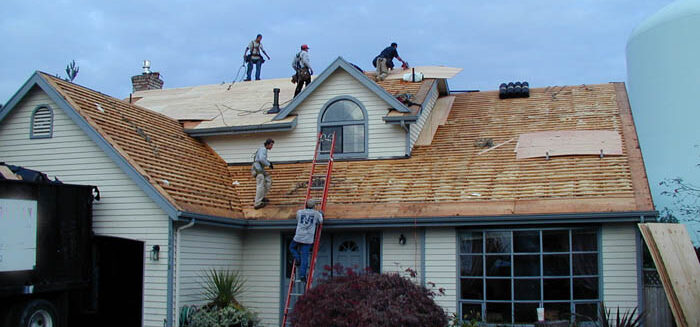 how does roofing installation work